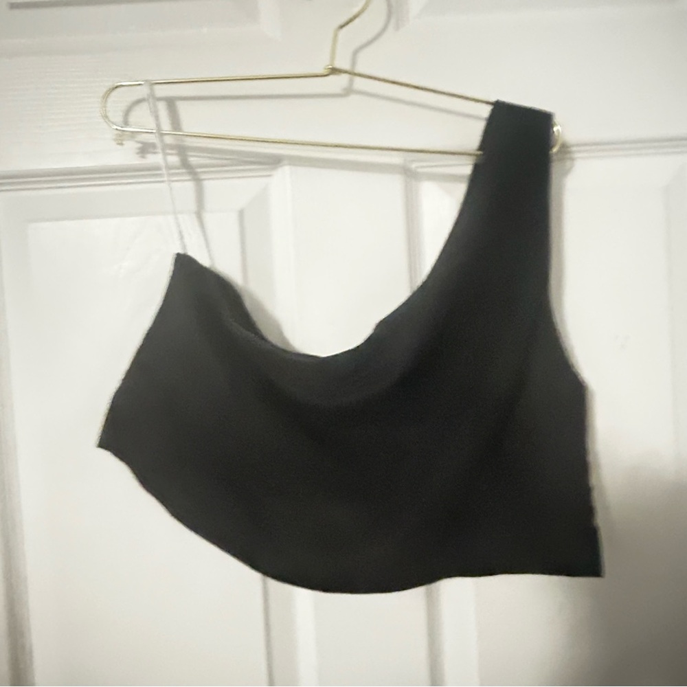 NWT CHARLIE HOLIDAY
TILLIE LINEN ONE SHOULDER CROP TOP Small - Picture 2 of 4